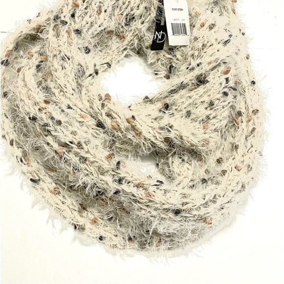 ND New Directions Women's Infinity Loop Soft Scarf Ivory Story One Size - Picture 2 of 7